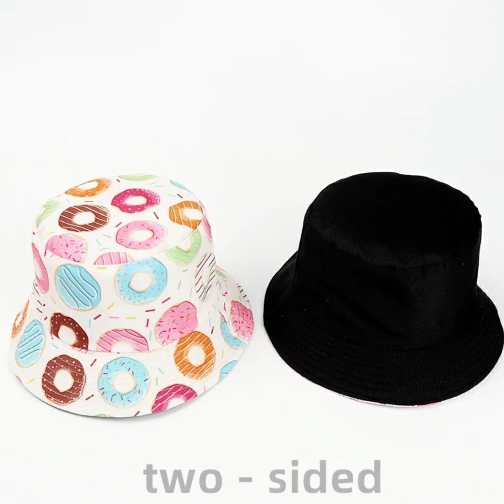 WHITE DONUT PATTERN REVERSIBLE TO BLACK BUCKET HAT
